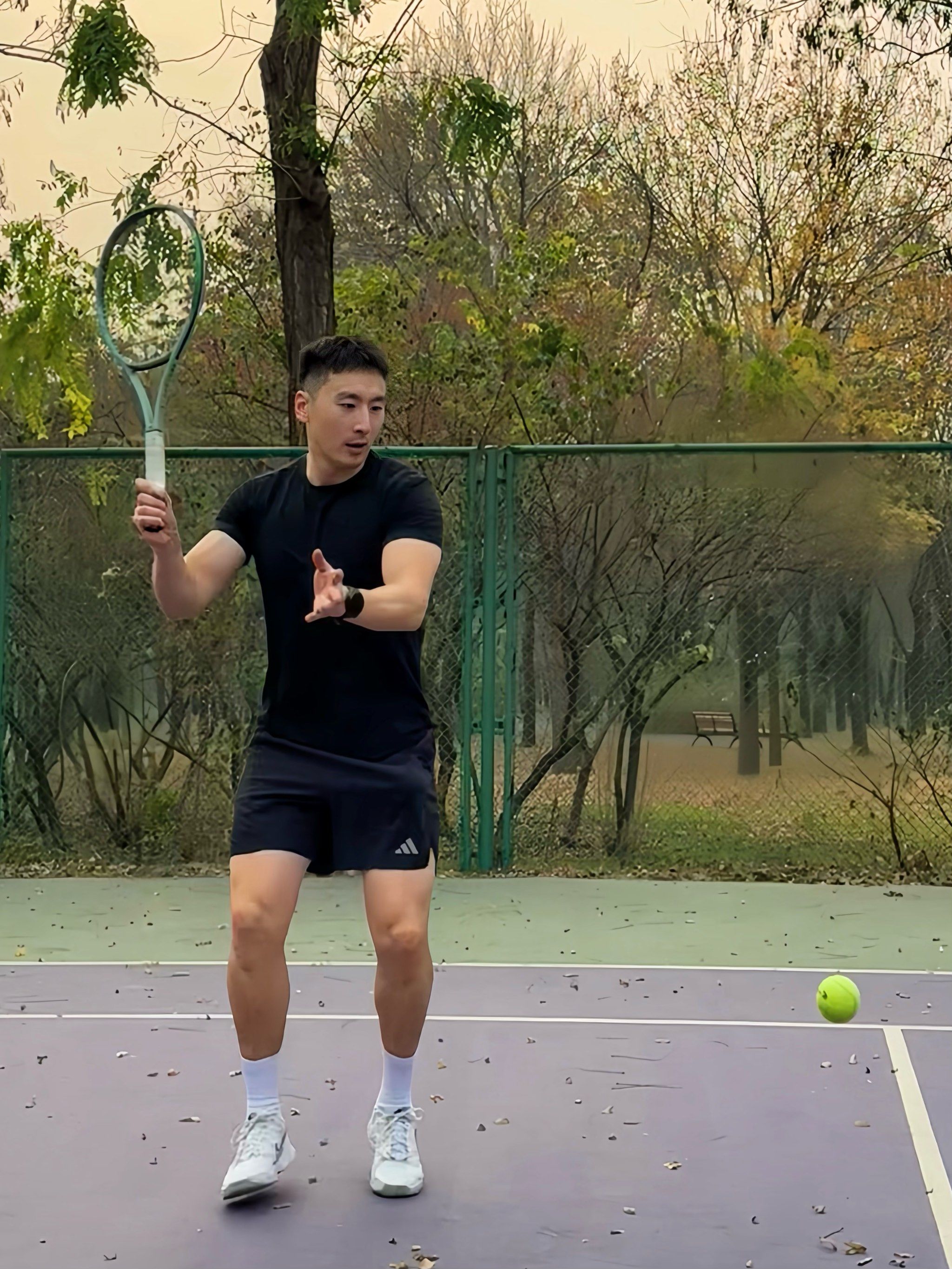 而是围绕 而是围绕